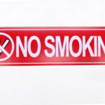 Μικρή αυτοκόλλητη επιγραφή απαγόρευσης καπνίσματος OEM