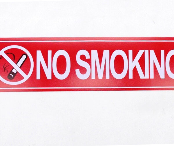 Μικρή αυτοκόλλητη επιγραφή απαγόρευσης καπνίσματος OEM