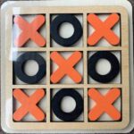 Ξύλινο επιτραπέζιο παιχνίδι τρίλιζα κόκκινο-μαύρο OEM