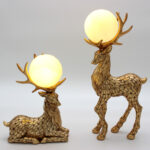 Διακοσμητικά polyresin τεμ 2 14Χ8Χ30 εκ. - 16Χ8Χ21 εκ. Ελάφια χρυσά με φωτιζόμενη μπάλα - KESKOR 69595 - Image 2