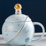 Κεραμική κούπα Διαστημικός Περίπατος με καπάκι και κουτάλι αστροναύτη Θαλασσί OEM