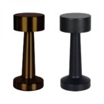 Επιτραπέζιο φωτιστικό από μέταλλο σε χρώμα μαύρο 9x9x21